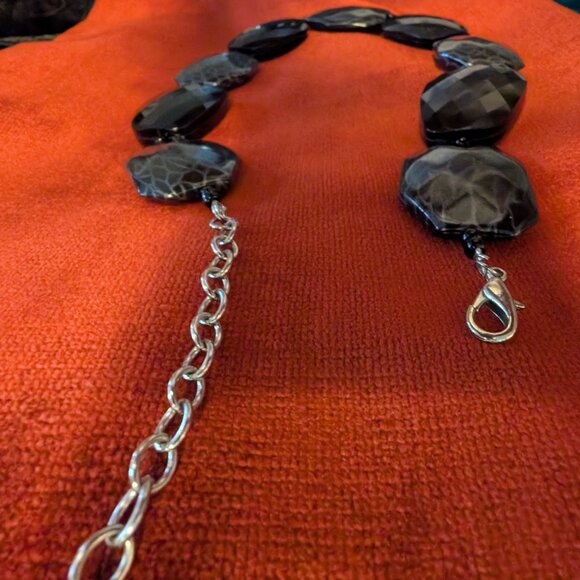 Black Big beaded Statement Chunky Necklace - Picture 5 of 6